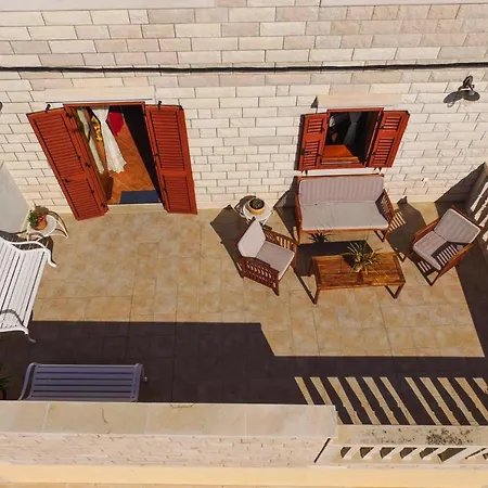 Renaissance - Cin08100g-oya Villa Sumartin
